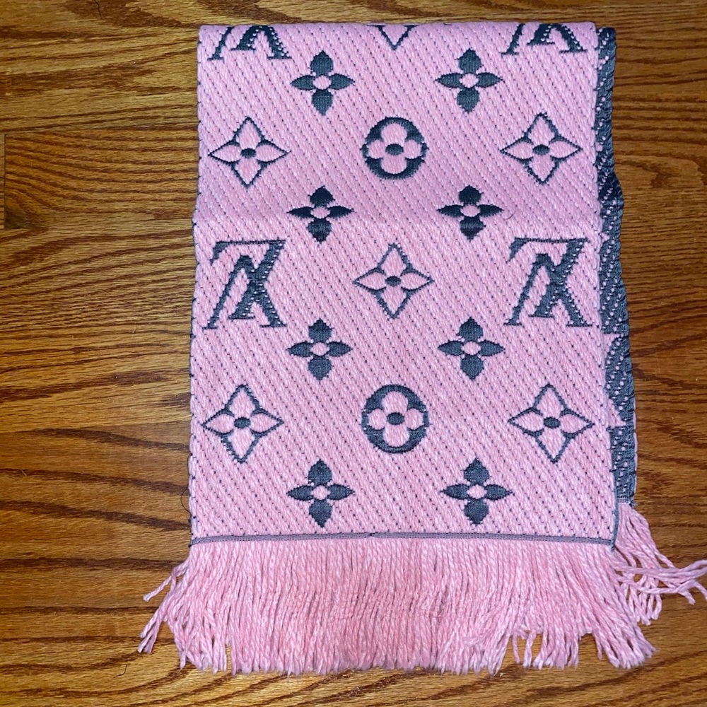 Louis Vuitton Logomania Scarf